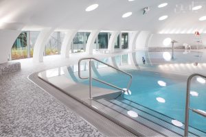 درو پنجره مناسب استخر