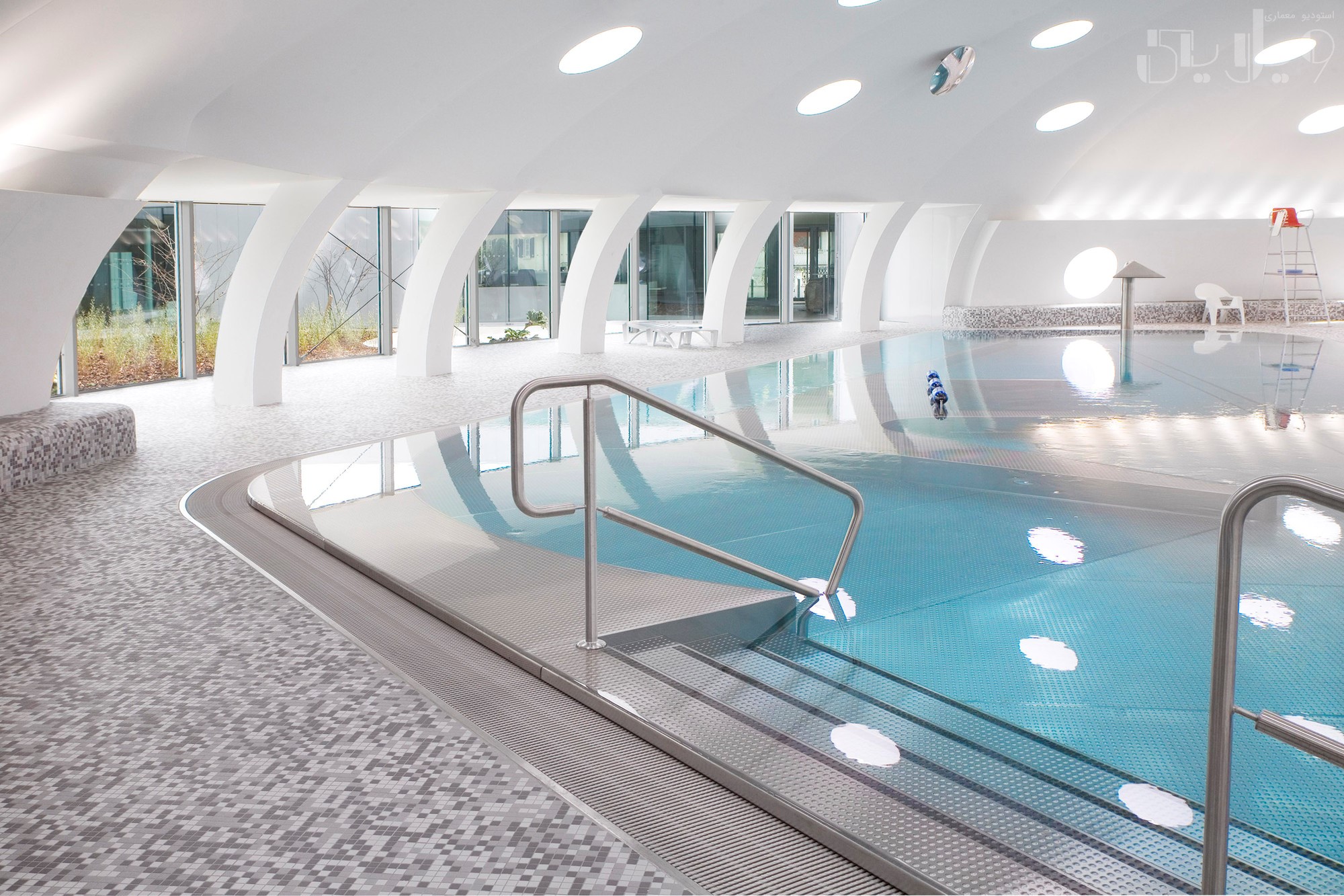 درو پنجره مناسب استخر