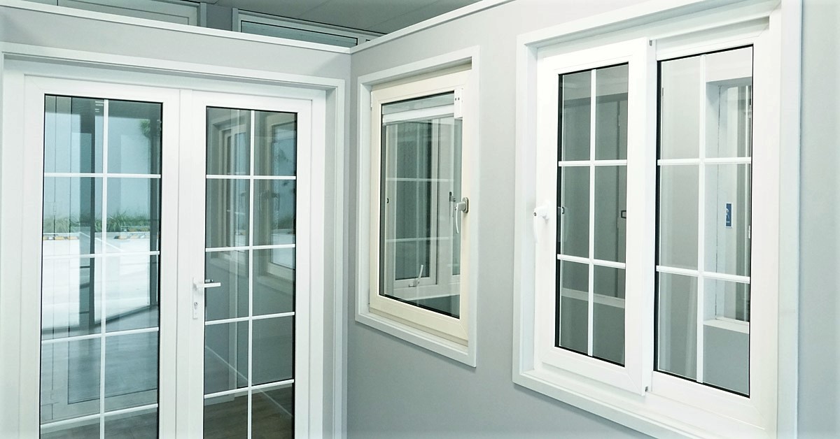 درو پنجره مناسب استخر