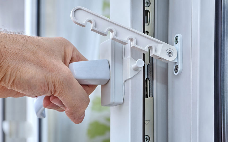 انواع یراق آلات پنجره دوجداره