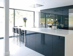 تفاوت کابینت لمی گلاس و پلی گلاس