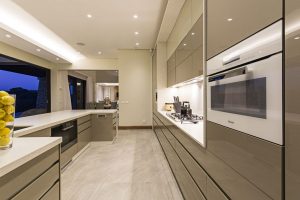 مزایا و معایب کابینت لمی گلاس و پلی گلاس