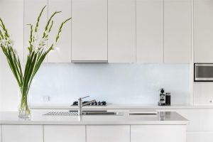 چگونه آشپزخانه کوچک را بزرگتر نشان دهیم؟